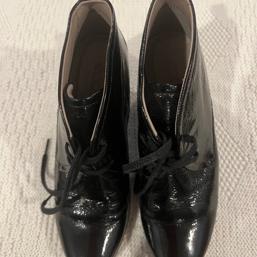 lace up patent leather boots